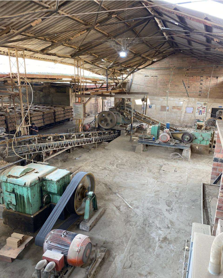 Vista amplia de fábrica